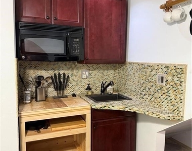 631 Benson Way - Photo Thumbnail 5
