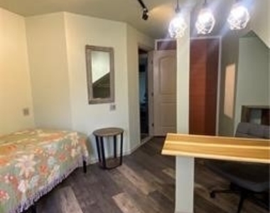 631 Benson Way - Photo Thumbnail 23