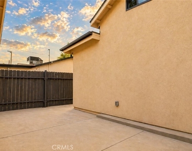 4819 Genesta - Photo Thumbnail 16