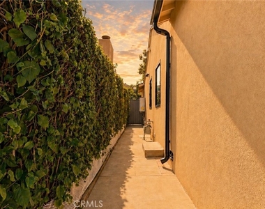 4819 Genesta - Photo Thumbnail 20