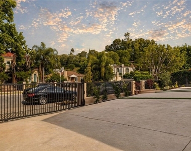 4819 Genesta - Photo Thumbnail 9