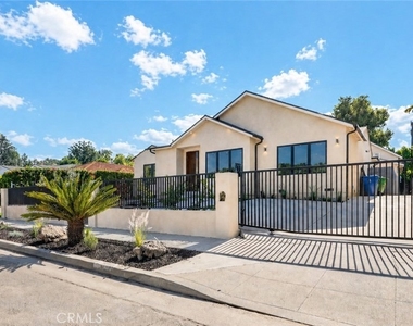 4819 Genesta - Photo Thumbnail 4