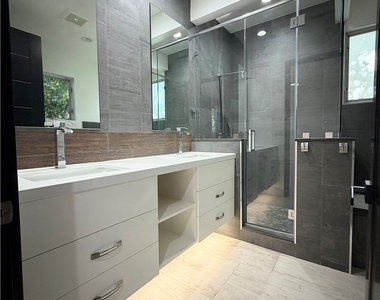 7067 Middlesbury Ridge Cir - Photo Thumbnail 24