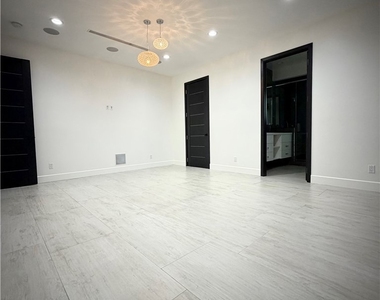 7067 Middlesbury Ridge Cir - Photo Thumbnail 23