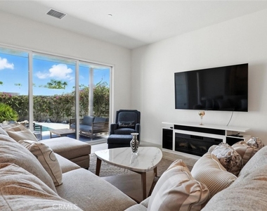 3345 Ambassador Drive - Photo Thumbnail 5