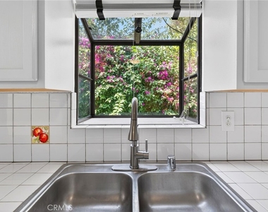1145 N Genesee - Photo Thumbnail 5