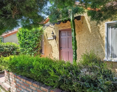 1145 N Genesee - Photo Thumbnail 13