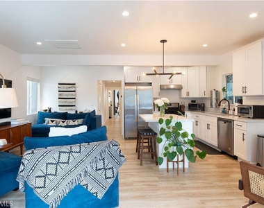 6029 Eleanor - Photo Thumbnail 15