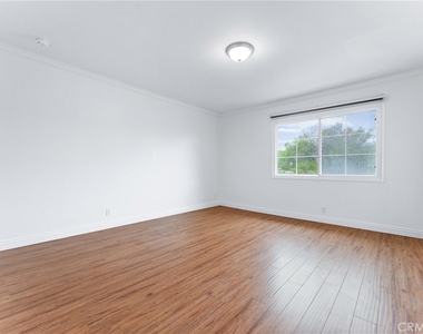 8242 Henderson Green - Photo Thumbnail 12