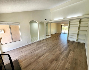 80 Lucas Ct - Photo Thumbnail 12