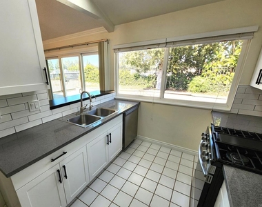 80 Lucas Ct - Photo Thumbnail 5