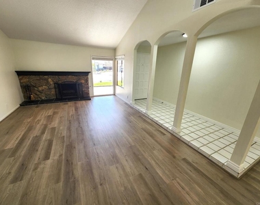 80 Lucas Ct - Photo Thumbnail 13