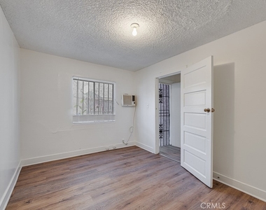 220 E Vernon - Photo Thumbnail 7
