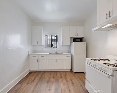 220 E Vernon - Photo Thumbnail 3