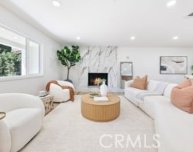 211 Deborah Court - Photo Thumbnail 3