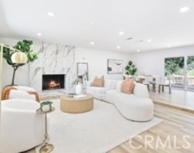 211 Deborah Court - Photo Thumbnail 2
