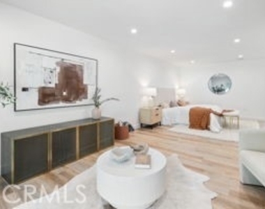 211 Deborah Court - Photo Thumbnail 6