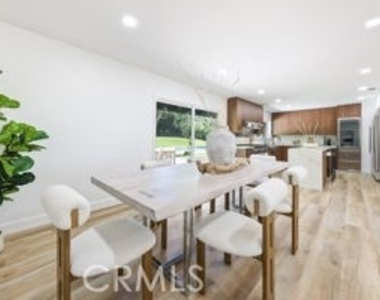 211 Deborah Court - Photo Thumbnail 5