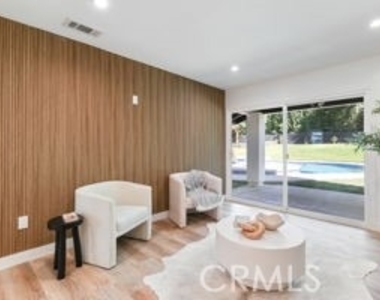 211 Deborah Court - Photo Thumbnail 8
