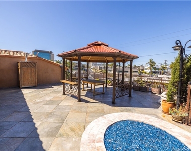401 Holmwood Drive - Photo Thumbnail 16