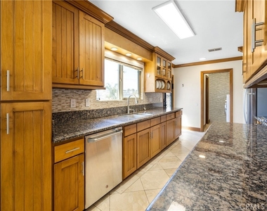 401 Holmwood Drive - Photo Thumbnail 7