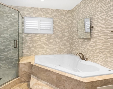 401 Holmwood Drive - Photo Thumbnail 11