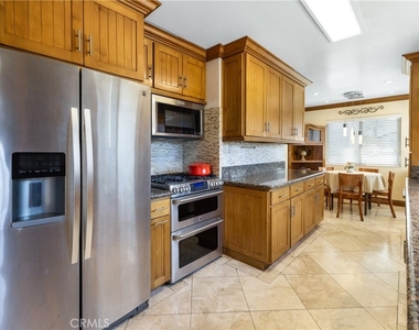 401 Holmwood Drive - Photo Thumbnail 6