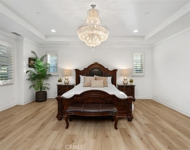 118 Iron Gate - Photo Thumbnail 47