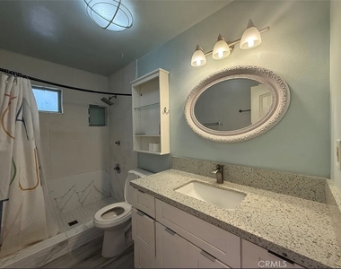 8402 Slater - Photo Thumbnail 7