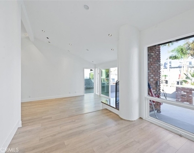 411 Goldenrod - Photo Thumbnail 10