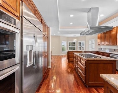 540 W 25th - Photo Thumbnail 15