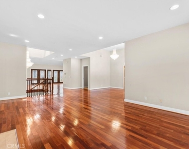540 W 25th - Photo Thumbnail 4