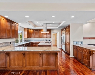 540 W 25th - Photo Thumbnail 11