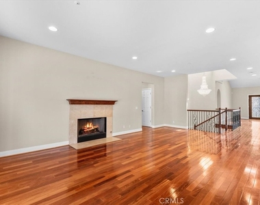 540 W 25th - Photo Thumbnail 5
