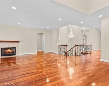 540 W 25th - Photo Thumbnail 2