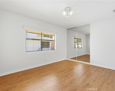 4965 Kester Avenue - Photo Thumbnail 17