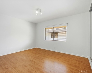 4965 Kester Avenue - Photo Thumbnail 16