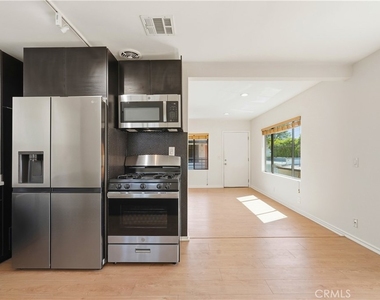 4965 Kester Avenue - Photo Thumbnail 13