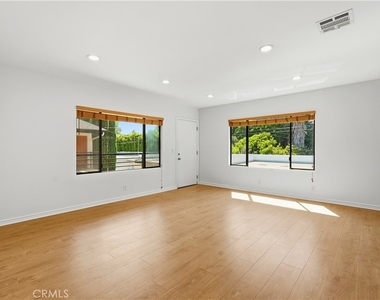 4971 Kester Avenue - Photo Thumbnail 6