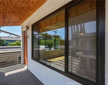 4971 Kester Avenue - Photo Thumbnail 3