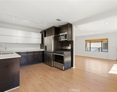 4971 Kester Avenue - Photo Thumbnail 11