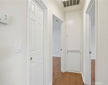 4971 Kester Avenue - Photo Thumbnail 14