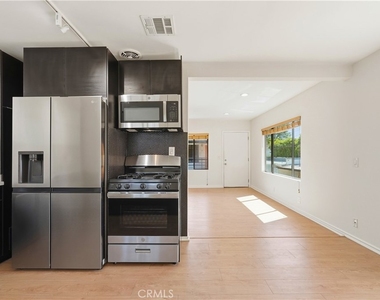 4971 Kester Avenue - Photo Thumbnail 13