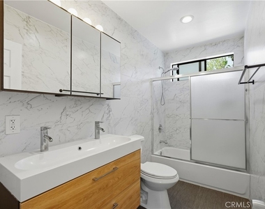 4971 Kester Avenue - Photo Thumbnail 15