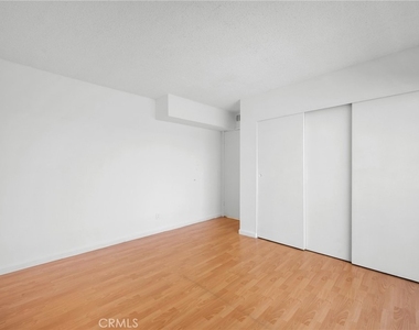 412 Ivy Street - Photo Thumbnail 14