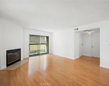 412 Ivy Street - Photo Thumbnail 3
