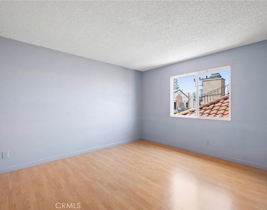 412 Ivy Street - Photo Thumbnail 16