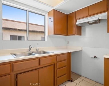 412 Ivy Street - Photo Thumbnail 11