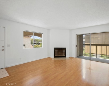 412 Ivy Street - Photo Thumbnail 4