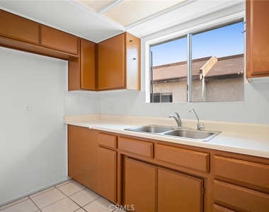 412 Ivy Street - Photo Thumbnail 10
